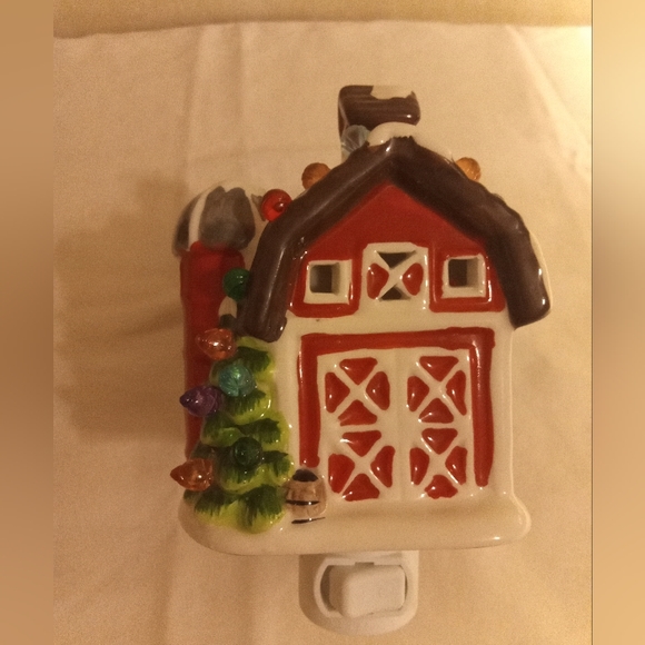 LIGHTED RETRO BARN WITH SILO &.CHRISTMAS TREE XMAS HOLIDAY NIGHTLIGHT HOME DECOR - Picture 5 of 10